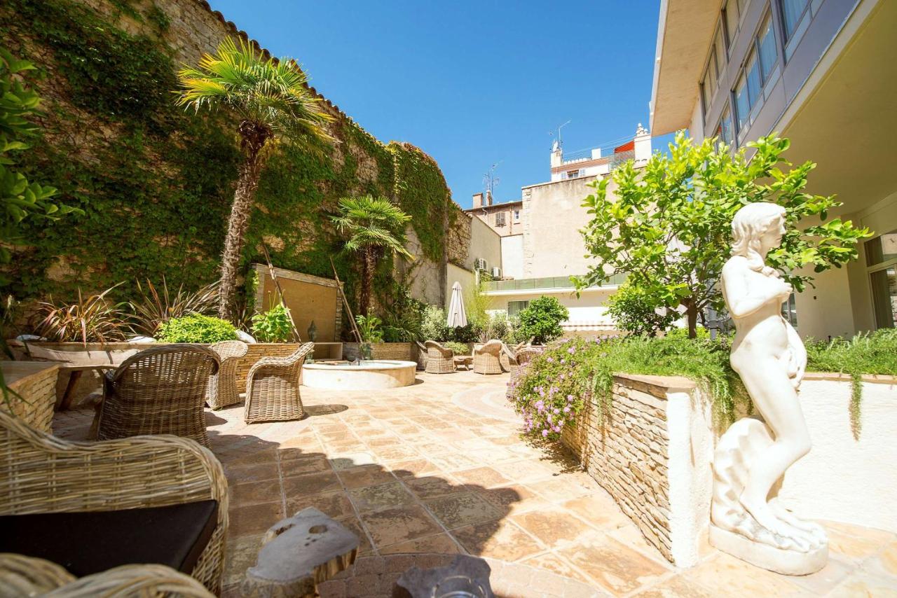 Best Western Premier Le Patio Des Artistes Wellness Jacuzzi in Cannes