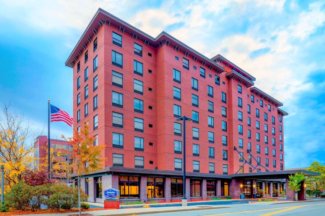 Hampton Inn & Suites Pittsburgh Downtown in Pittsburgh